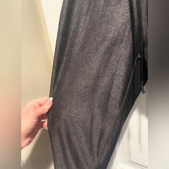 NIKE Dri-Fit Relay Capri Leggings - Picture 4 of 6